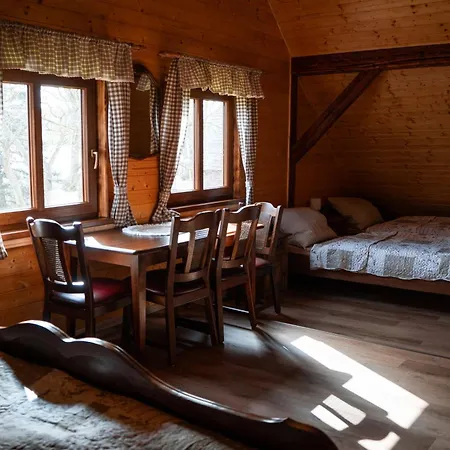 Roubenka U Lesni Skolky Pensión Doksy (Liberec)
